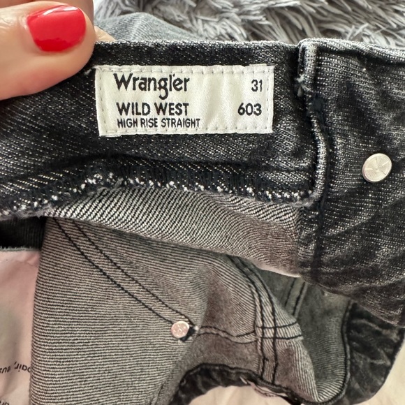 Wrangler high rise straight Wild West size 31 like new maybe worn twice - Picture 5 of 6